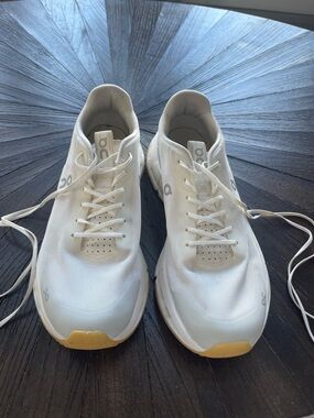 On cloud Running Cloudtec women’s Performance Sneakers -